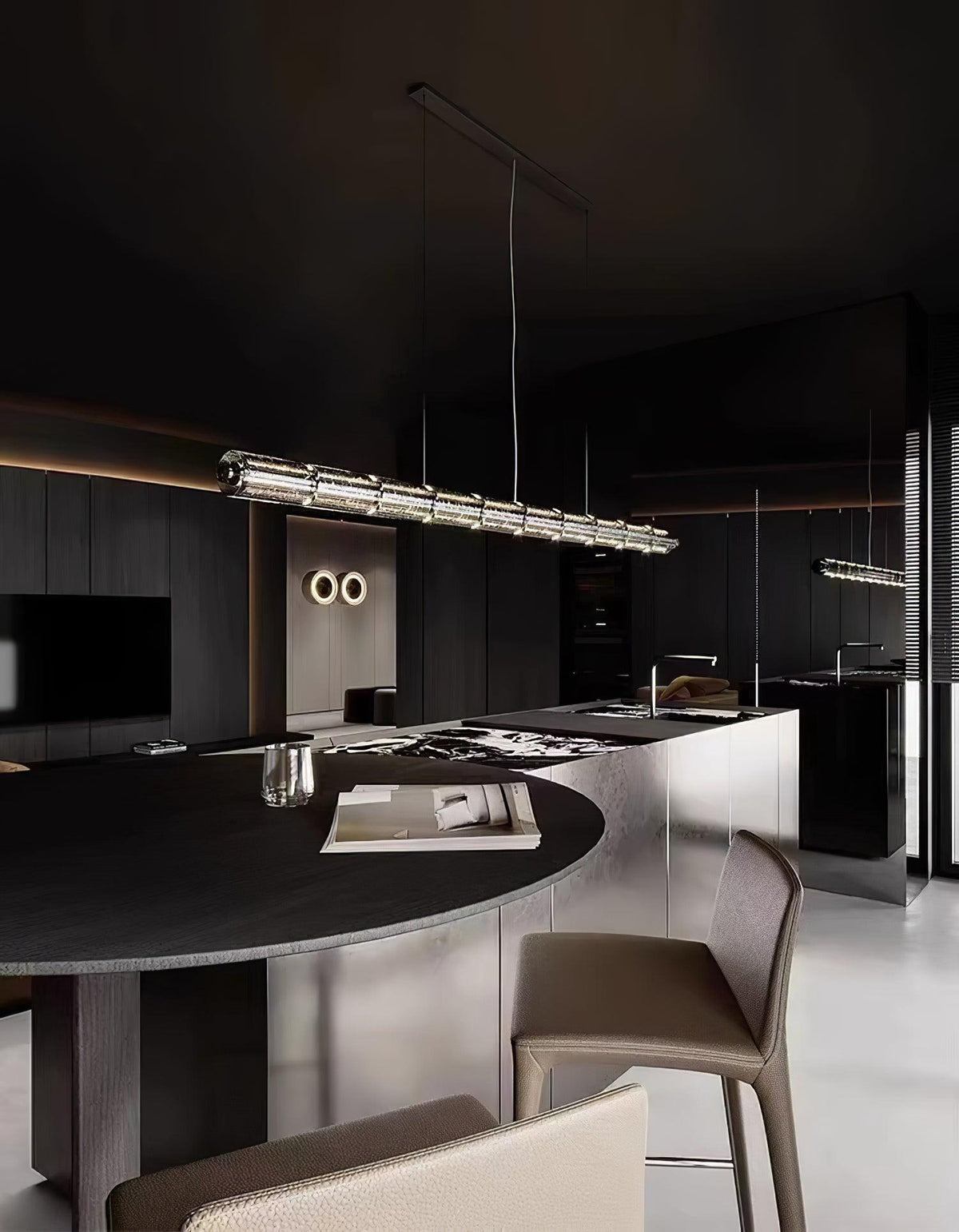 Karoa Linear Pendelleuchte aus transparentem Glas