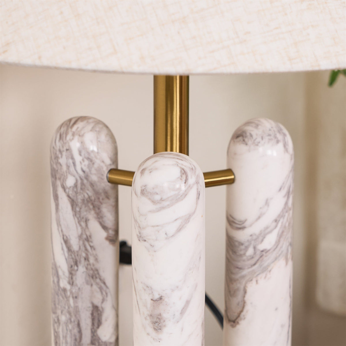 Trio Tischleuchte aus Marmor im modernen Stil