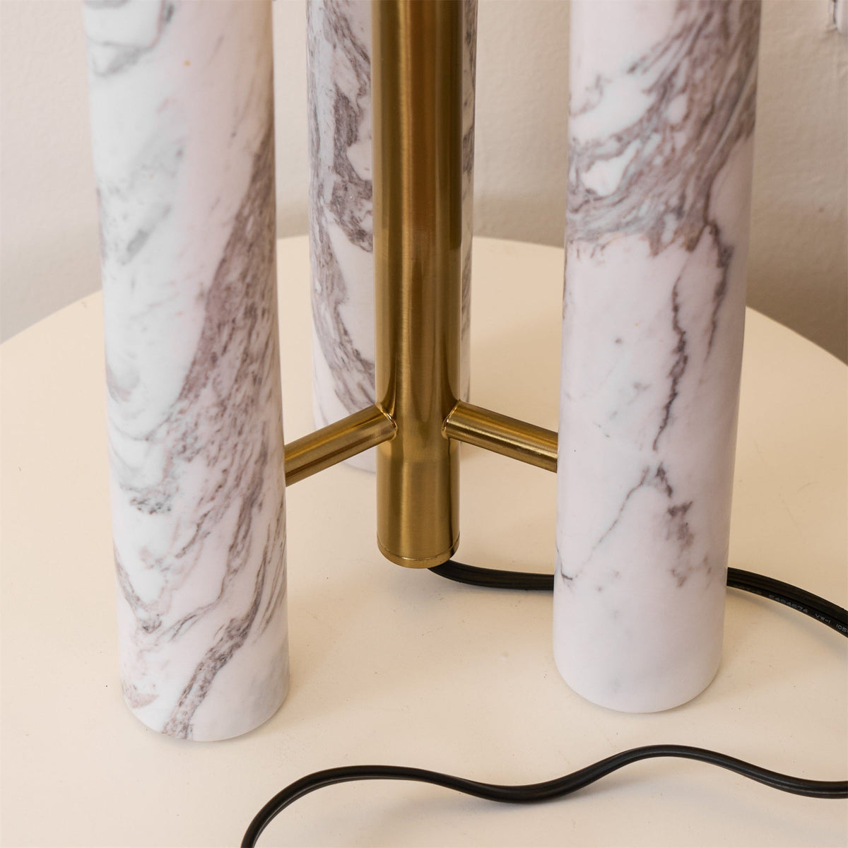 Trio Tischleuchte aus Marmor im modernen Stil