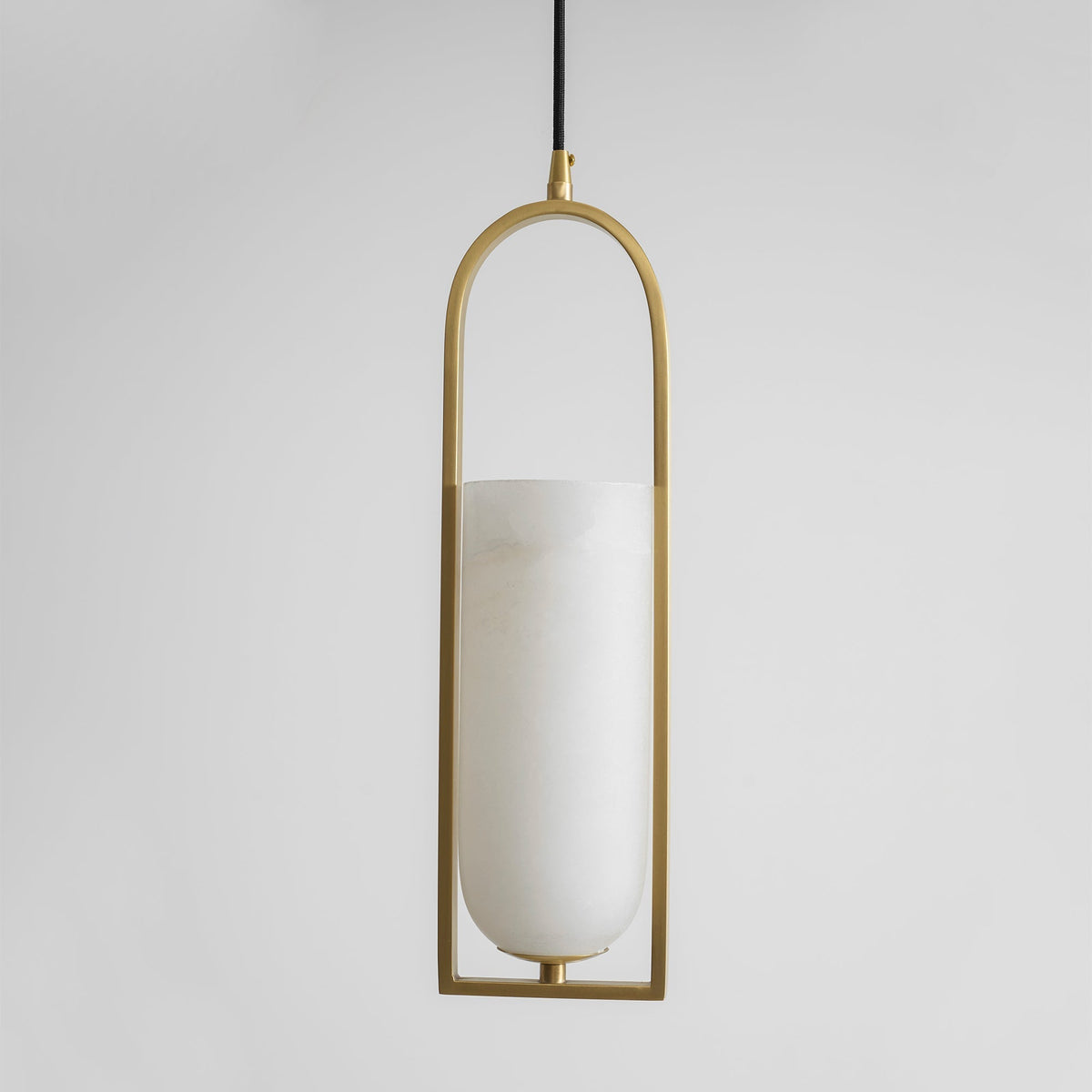 Svala Arch Alabaster Pendelleuchte