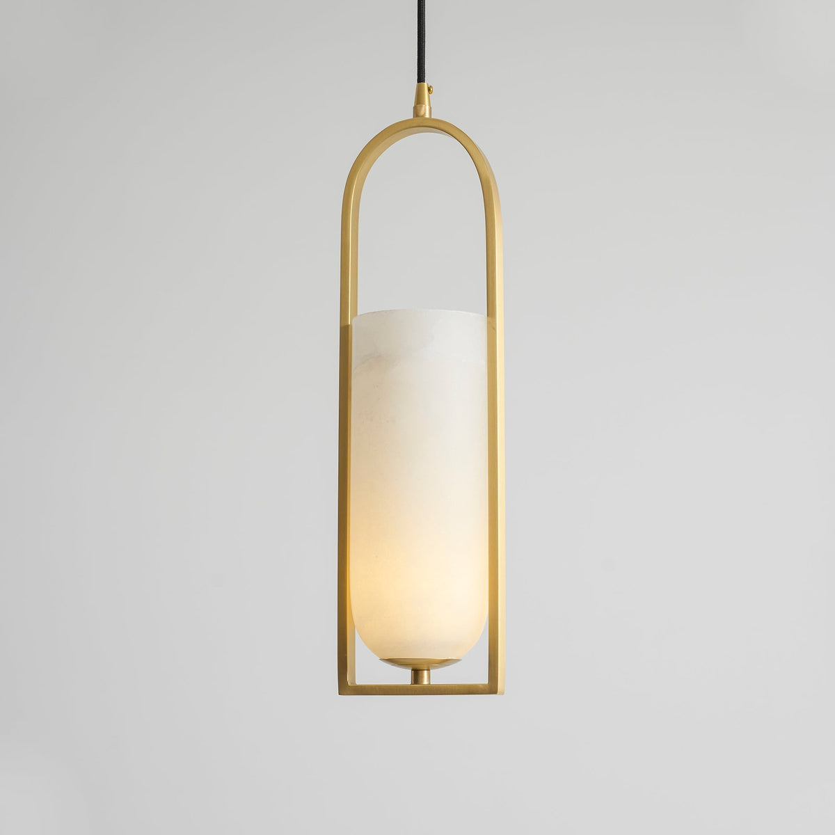 Svala Arch Alabaster Pendelleuchte