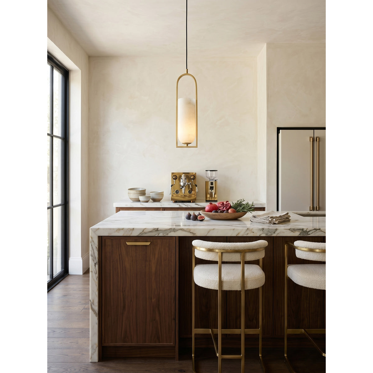Svala Arch Alabaster Pendelleuchte