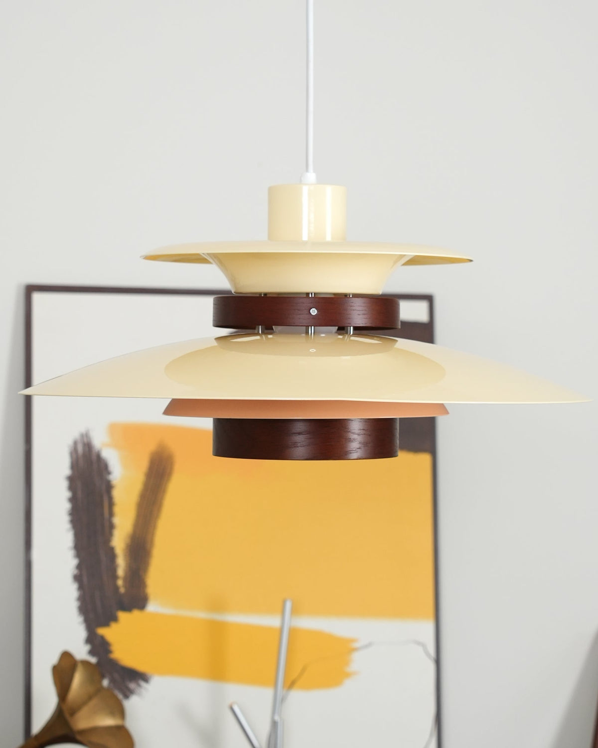 Sylelenne Pendelleuchte aus Holz und Stahl