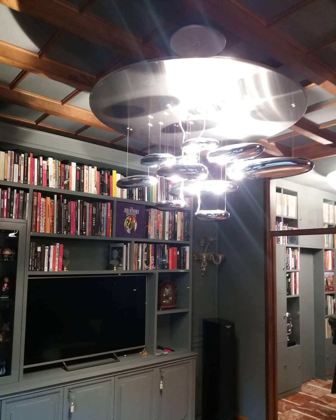 Orinanelle Kronleuchter aus Aluminium mit skulpturaler Kieselsteinform