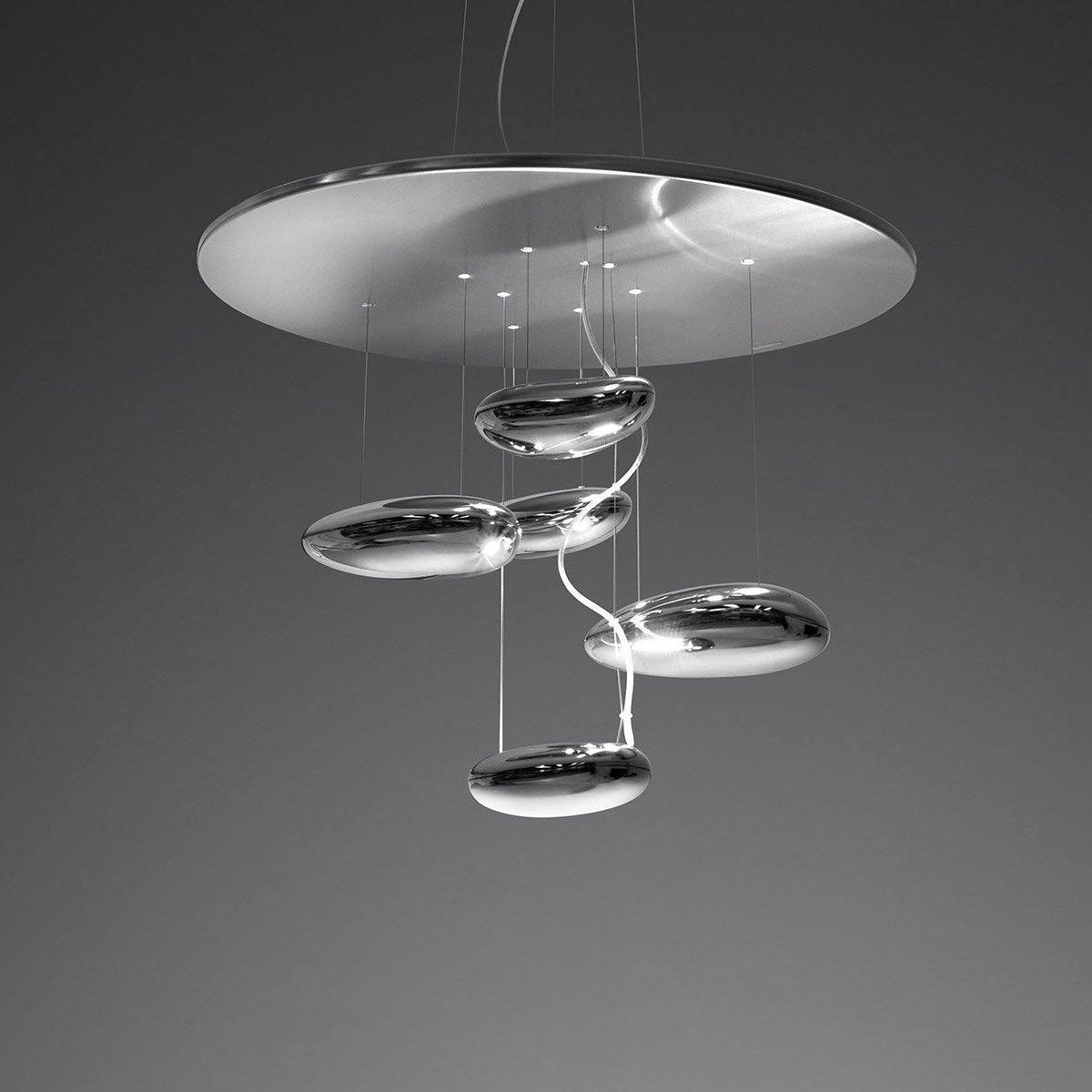 Orinanelle Kronleuchter aus Aluminium mit skulpturaler Kieselsteinform