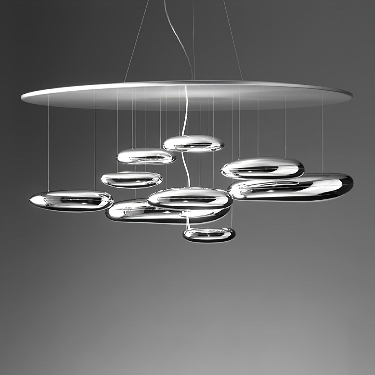 Orinanelle Kronleuchter aus Aluminium mit skulpturaler Kieselsteinform