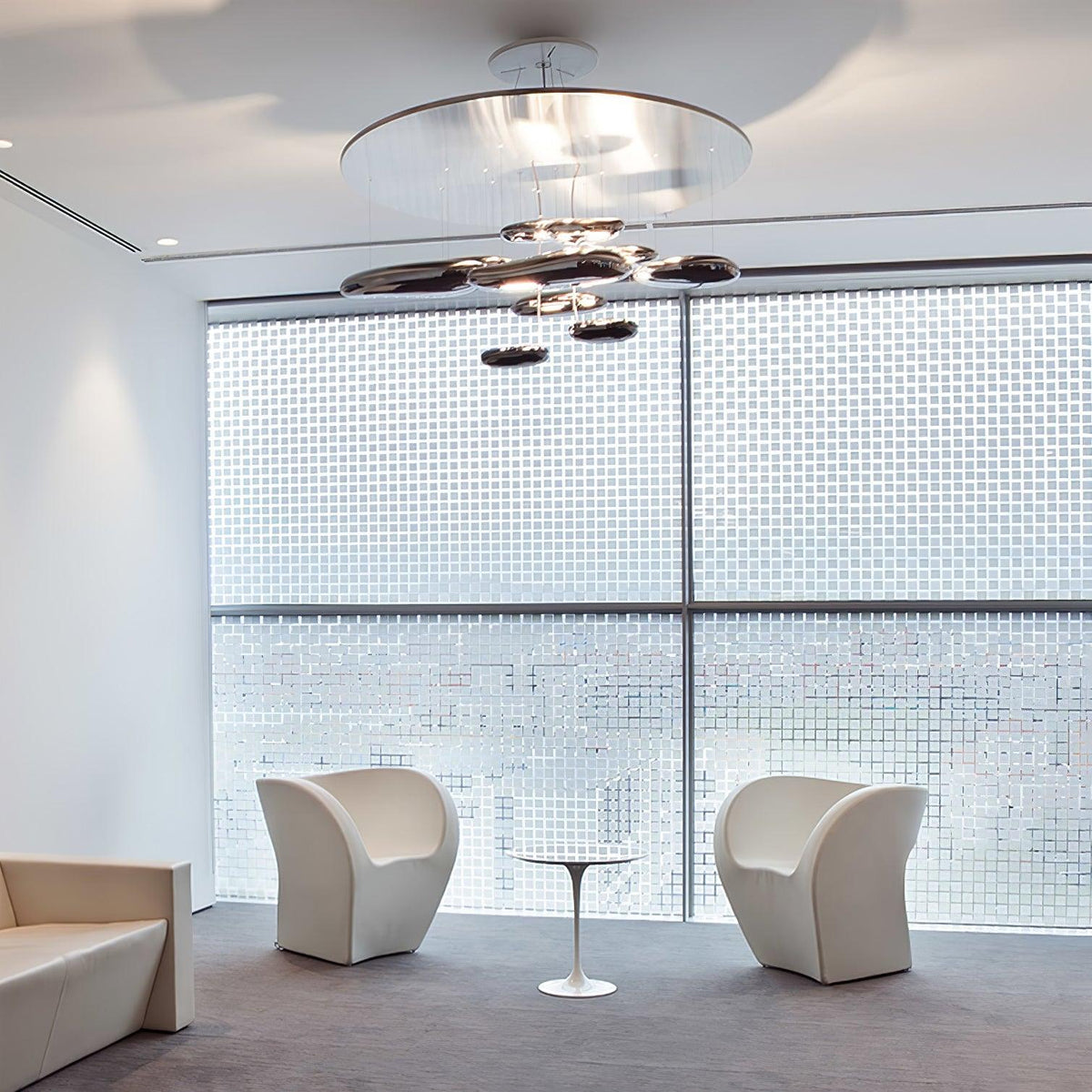 Orinanelle Kronleuchter aus Aluminium mit skulpturaler Kieselsteinform