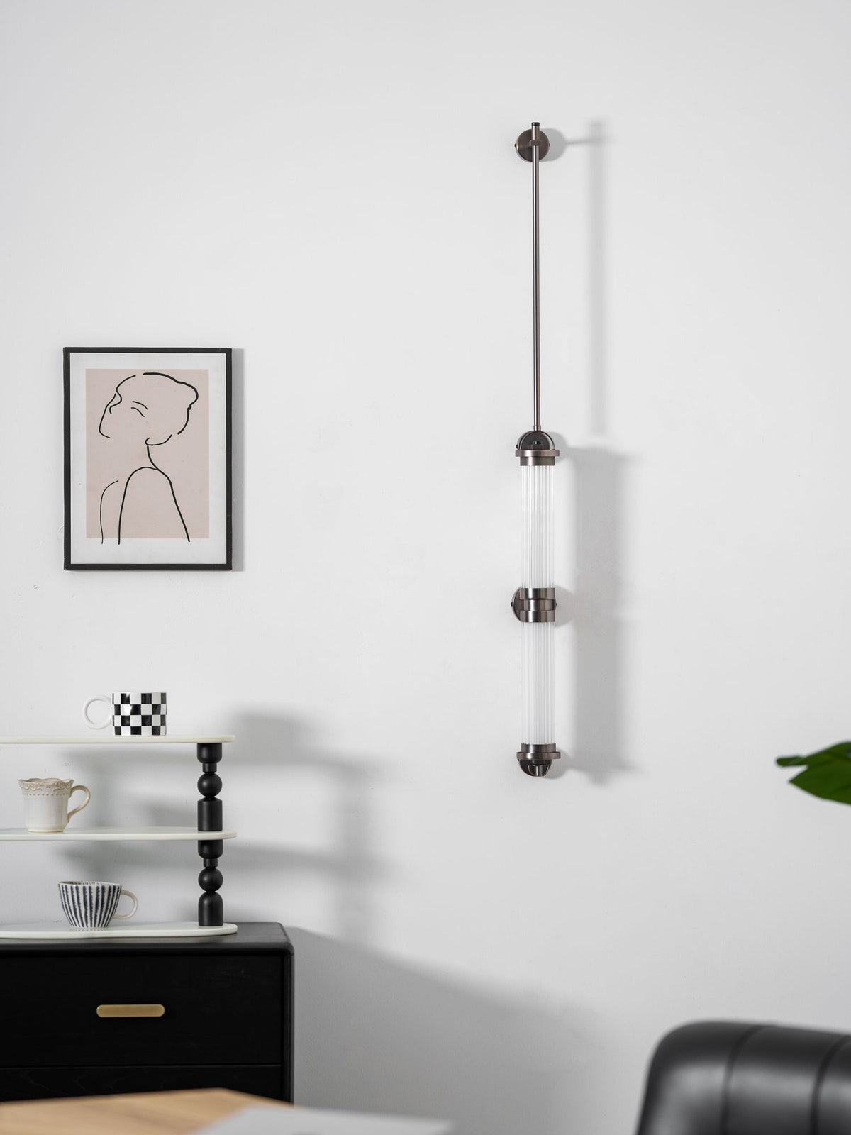 Eirirella Premium zeitgenössische vertikale Wandleuchte aus Glas