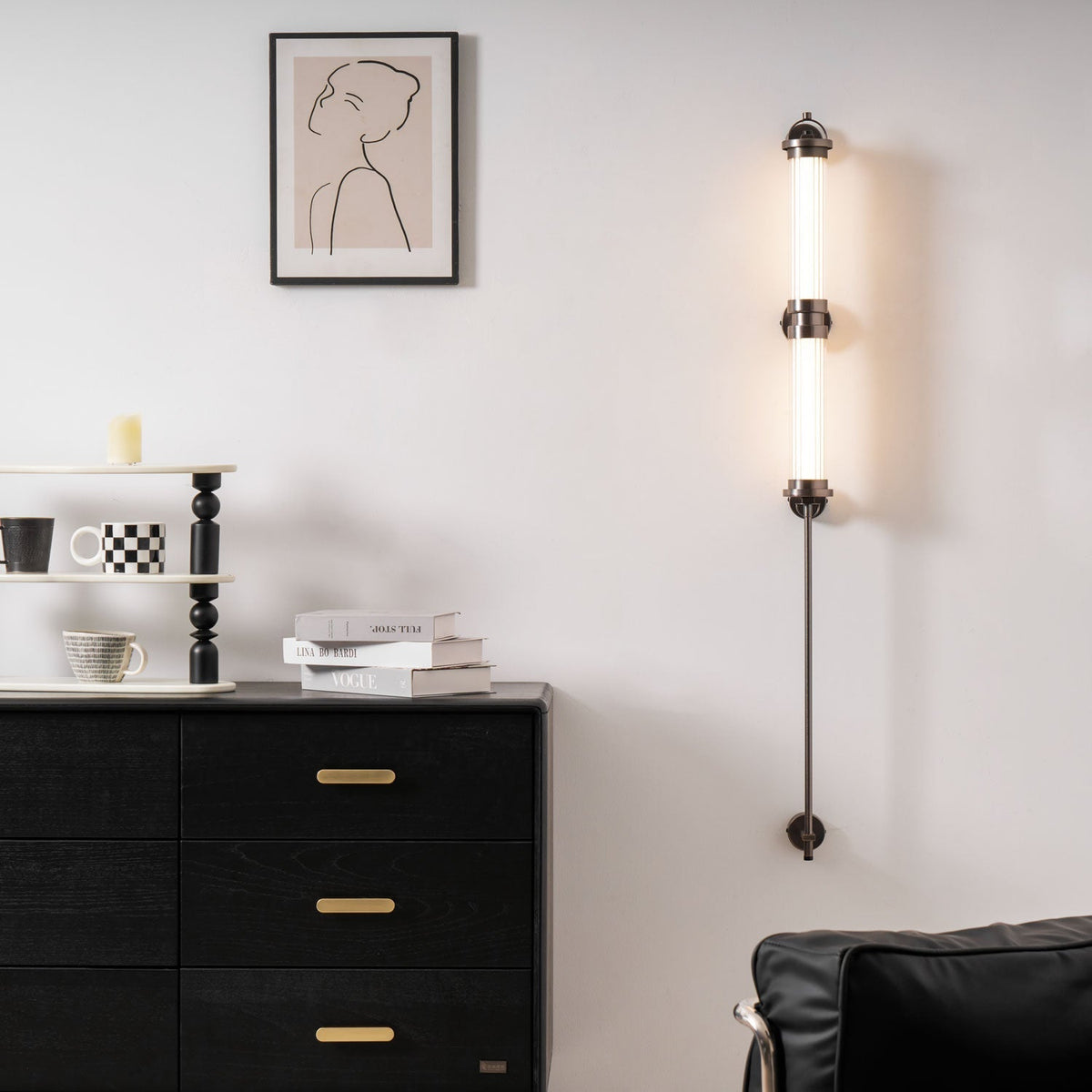 Eirirella Premium zeitgenössische vertikale Wandleuchte aus Glas
