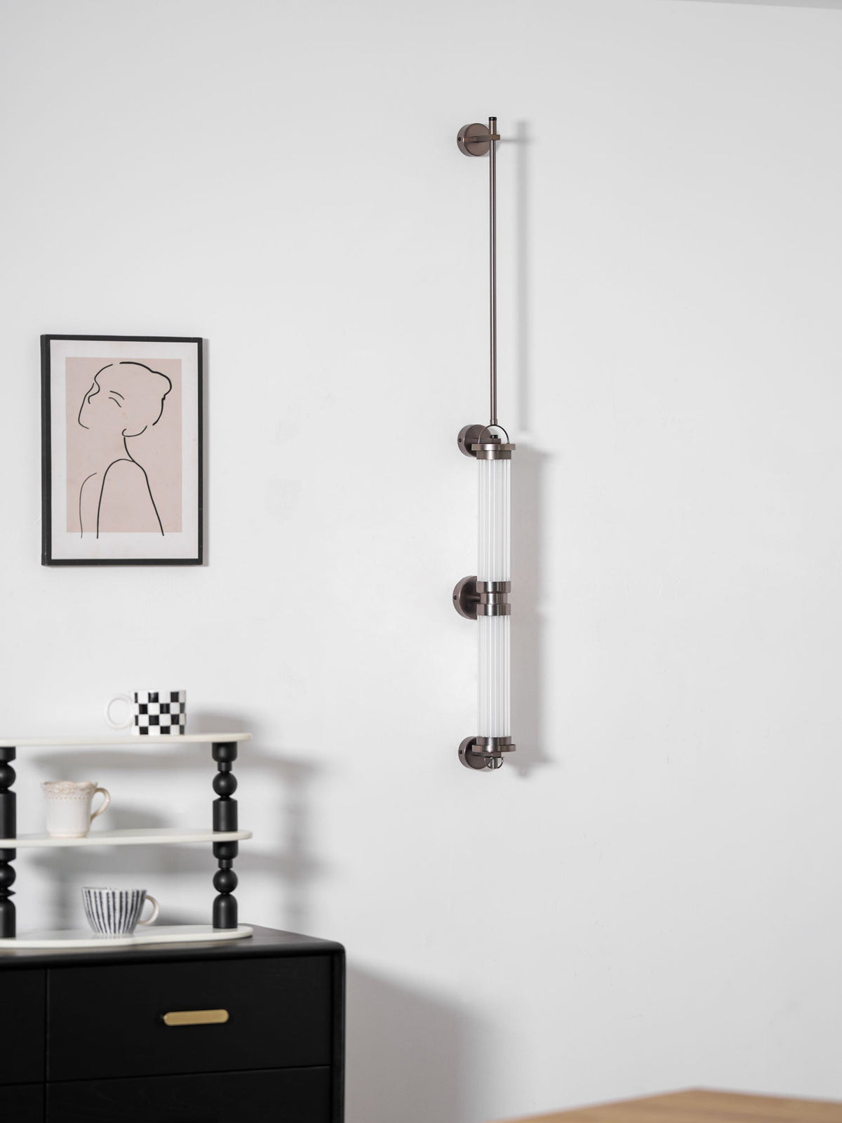Eirirella Premium zeitgenössische vertikale Wandleuchte aus Glas