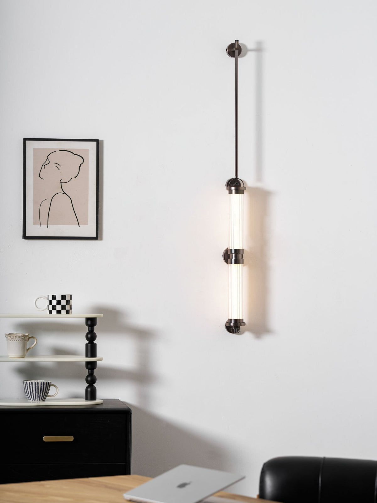Eirirella Premium zeitgenössische vertikale Wandleuchte aus Glas