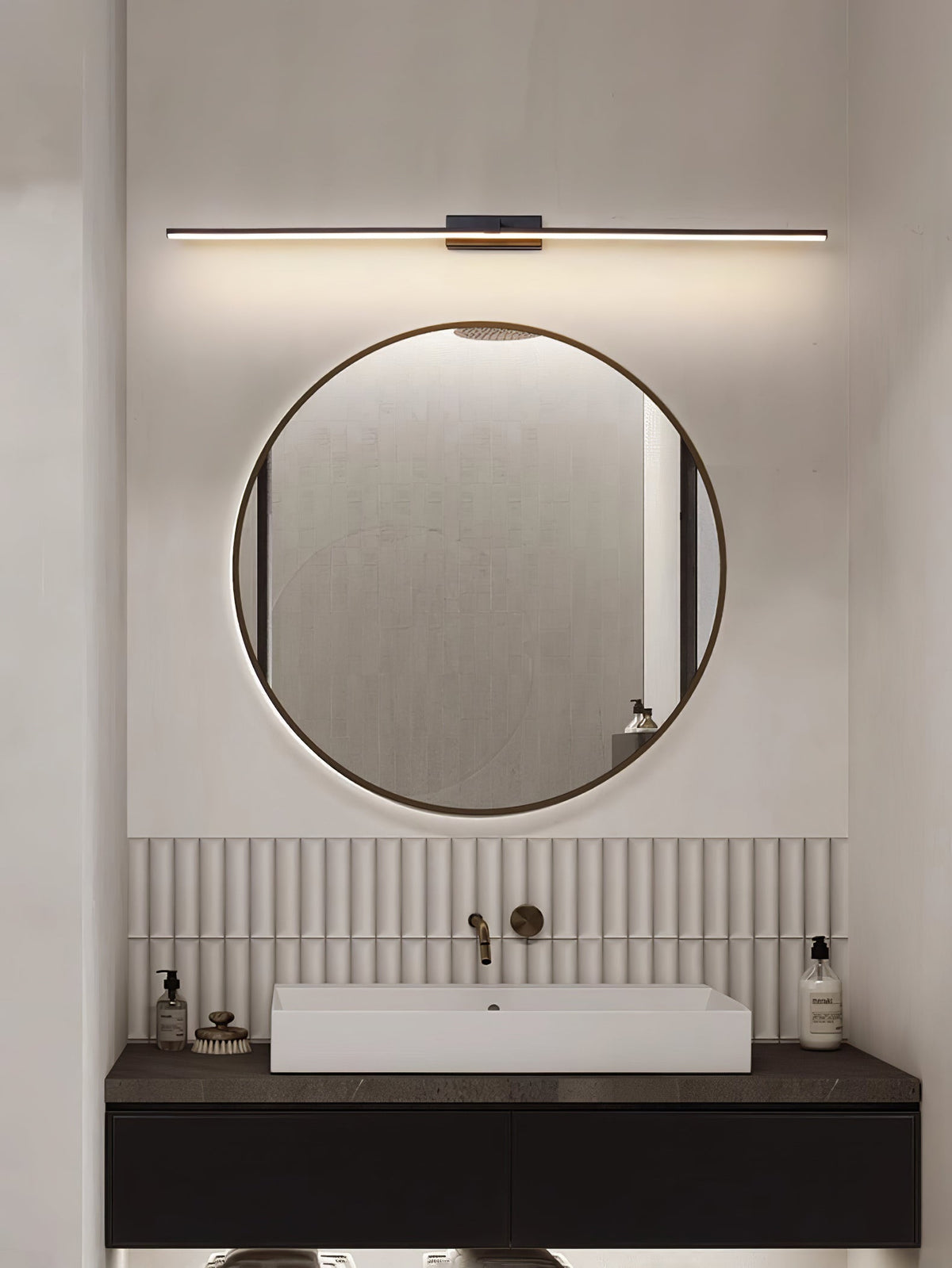 Yume lineare zeitgenössische minimalistische Wandleuchte aus Spiegel