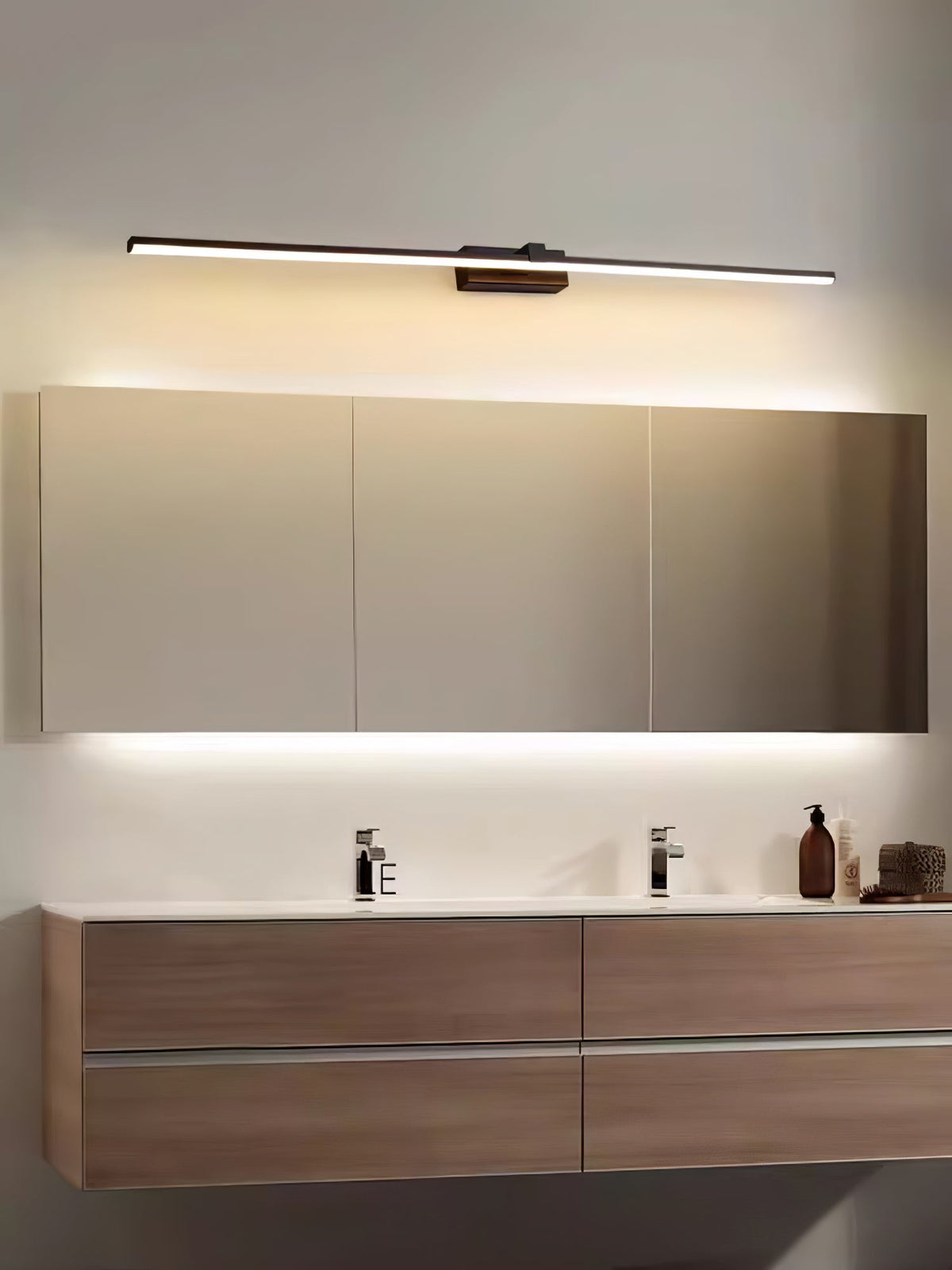 Yume lineare zeitgenössische minimalistische Wandleuchte aus Spiegel