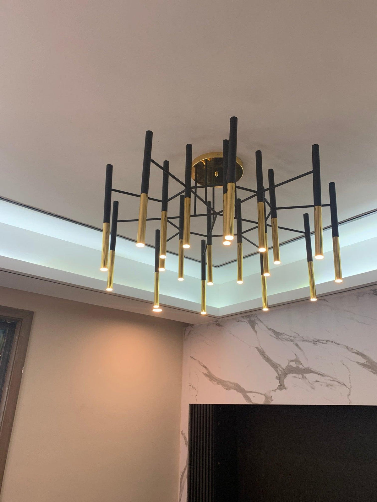 Arixon Kronleuchter Moderne Stäbe Schwarz Gold