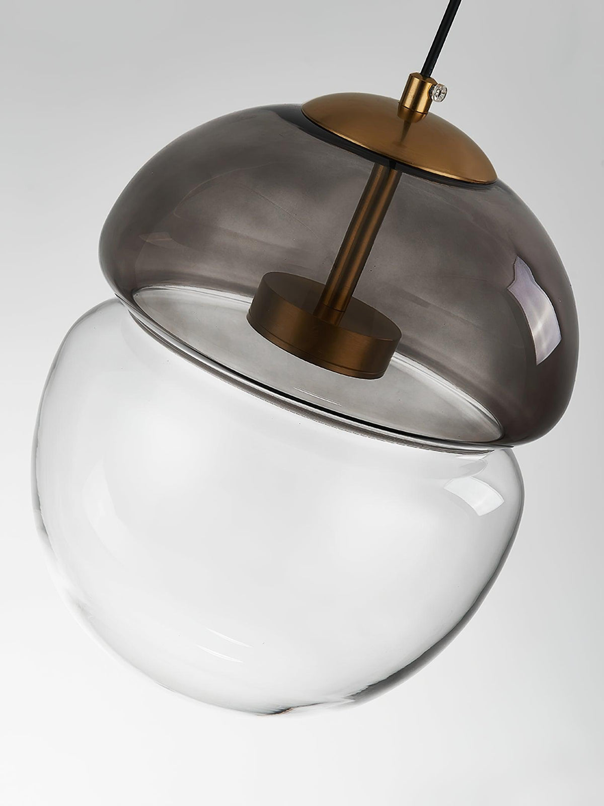 Aged Pendelleuchte im modernen minimalistischen Stil mit Kuppel aus Glas