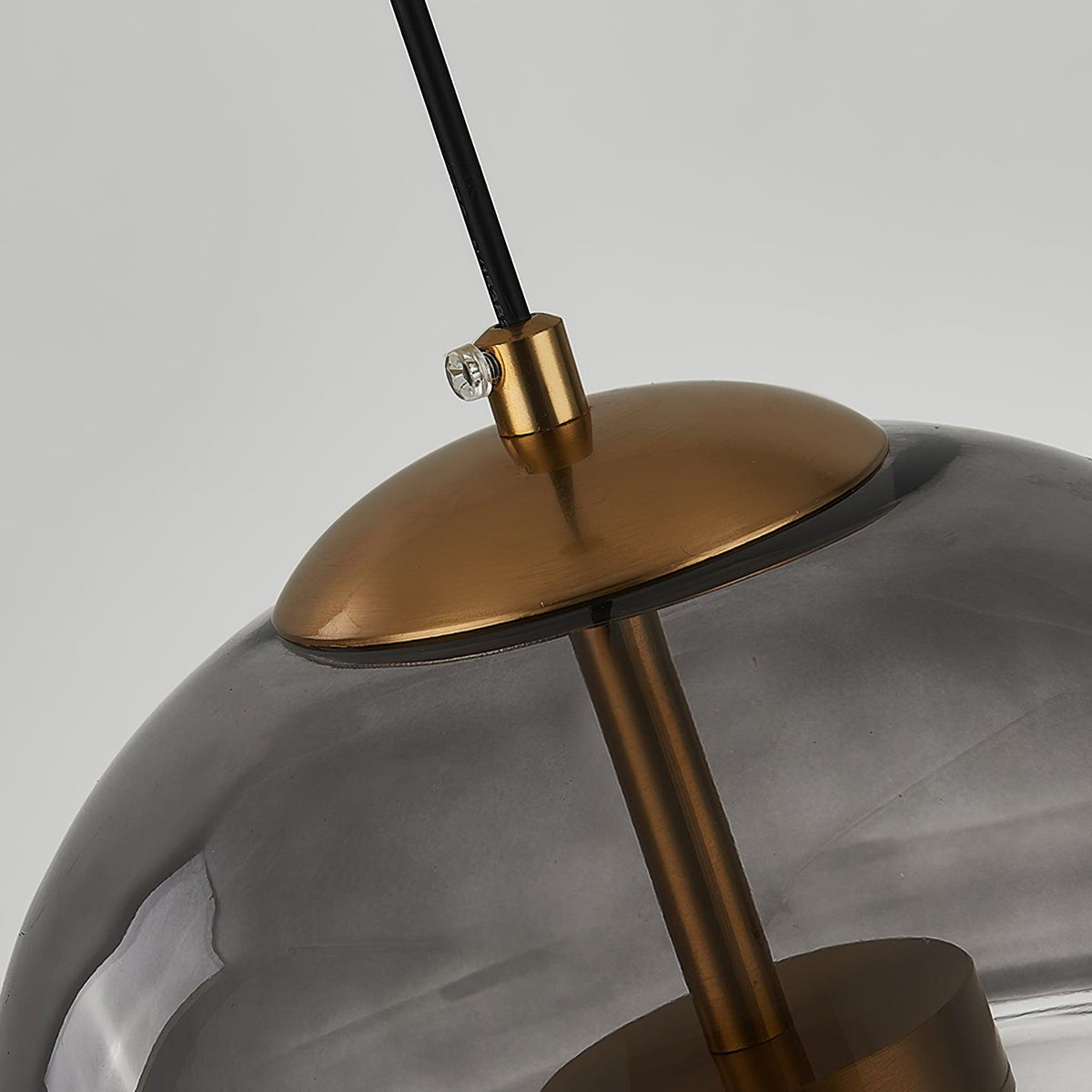 Aged Pendelleuchte im modernen minimalistischen Stil mit Kuppel aus Glas