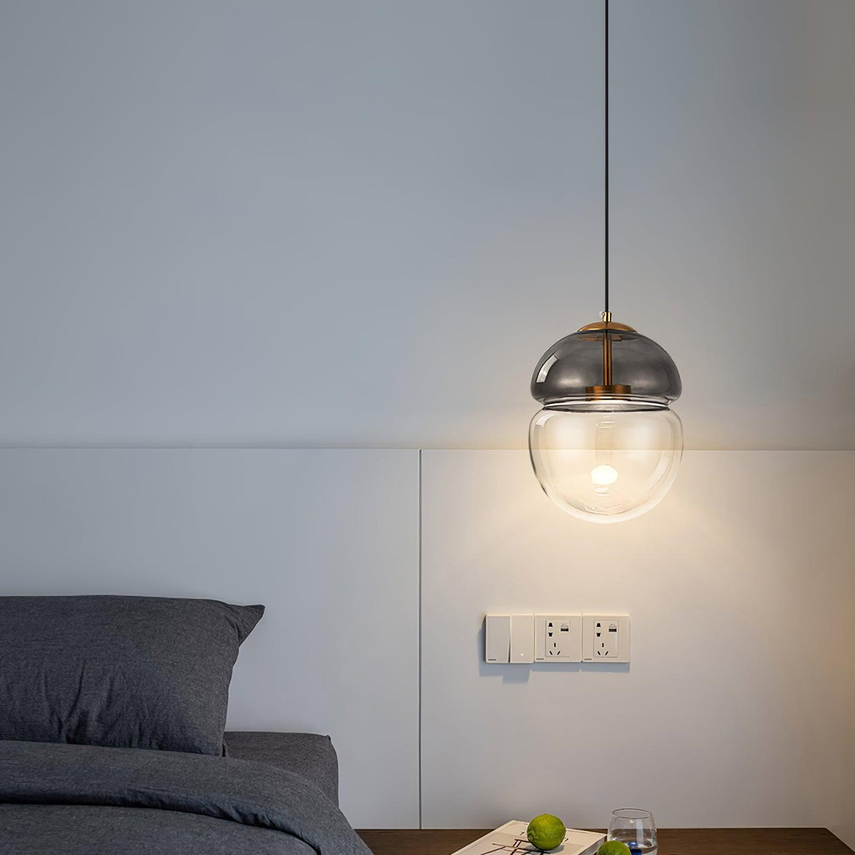 Aged Pendelleuchte im modernen minimalistischen Stil mit Kuppel aus Glas