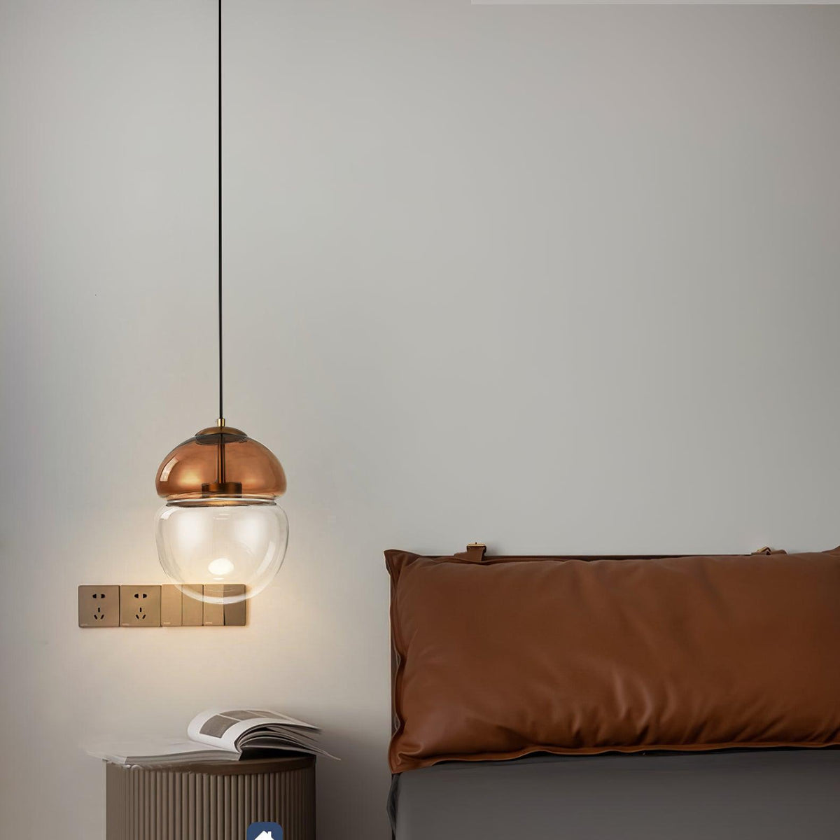Aged Pendelleuchte im modernen minimalistischen Stil mit Kuppel aus Glas
