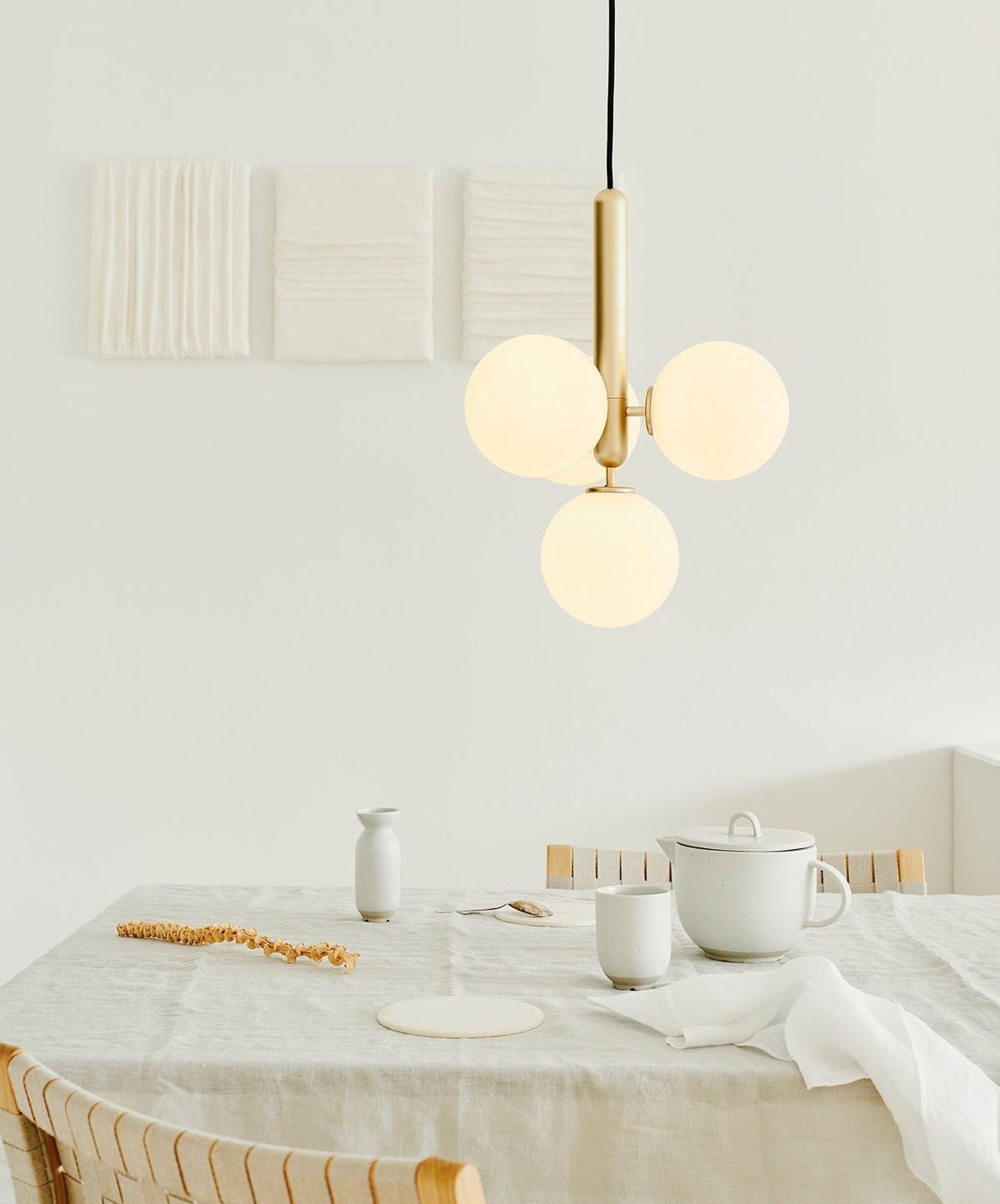 Azorila zeitgenössische minimalistische Messing-Glas-Pendelleuchte