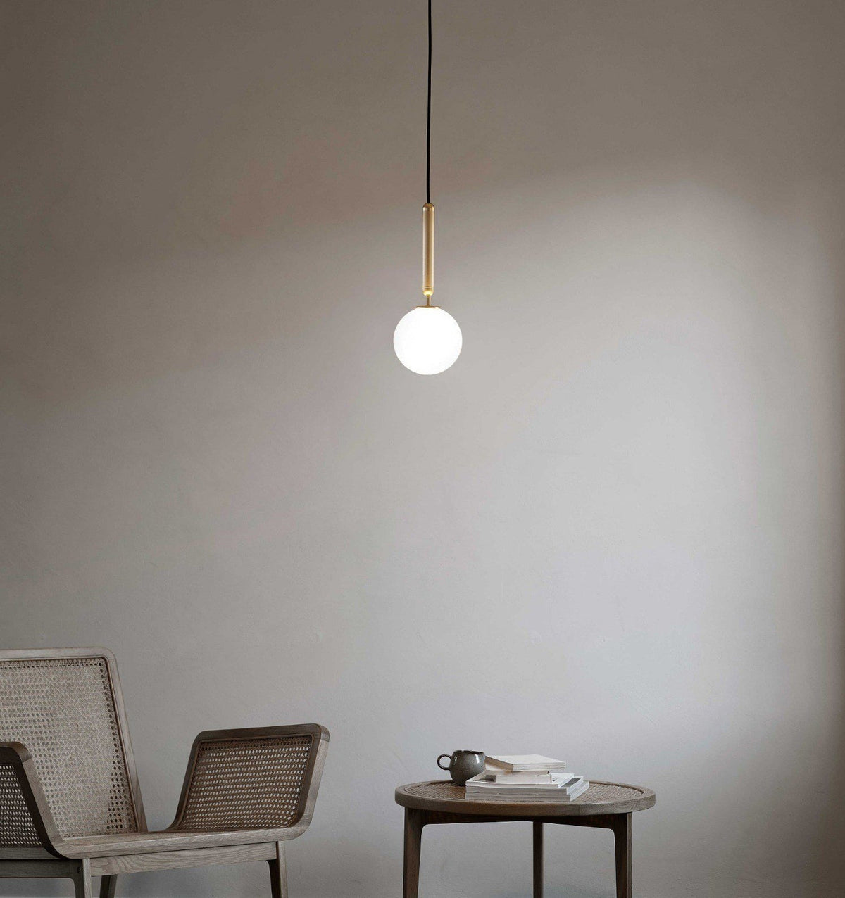 Azorila zeitgenössische minimalistische Messing-Glas-Pendelleuchte