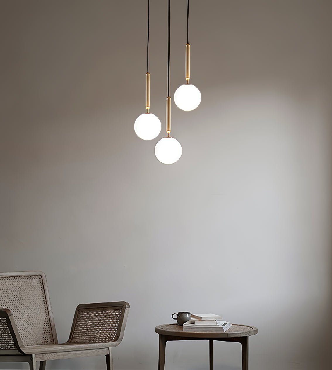 Azorila zeitgenössische minimalistische Messing-Glas-Pendelleuchte