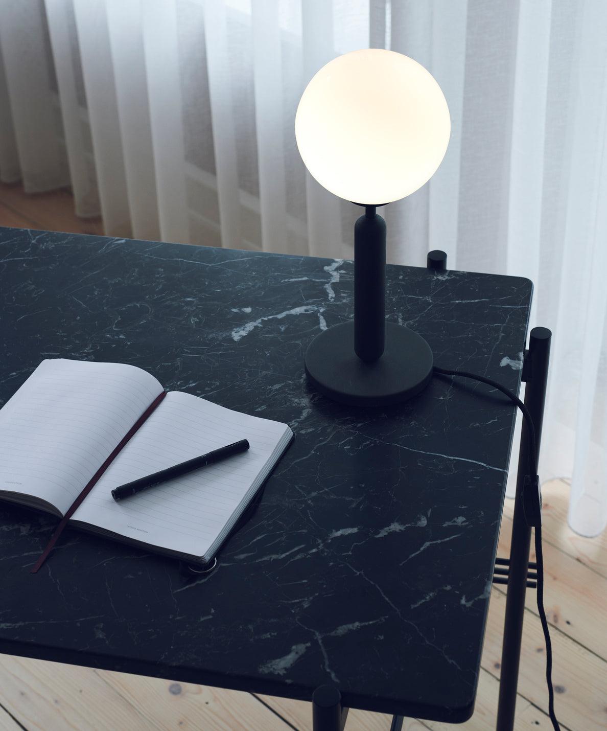 Eirelielle Minimalistische Tischleuchte aus Glas