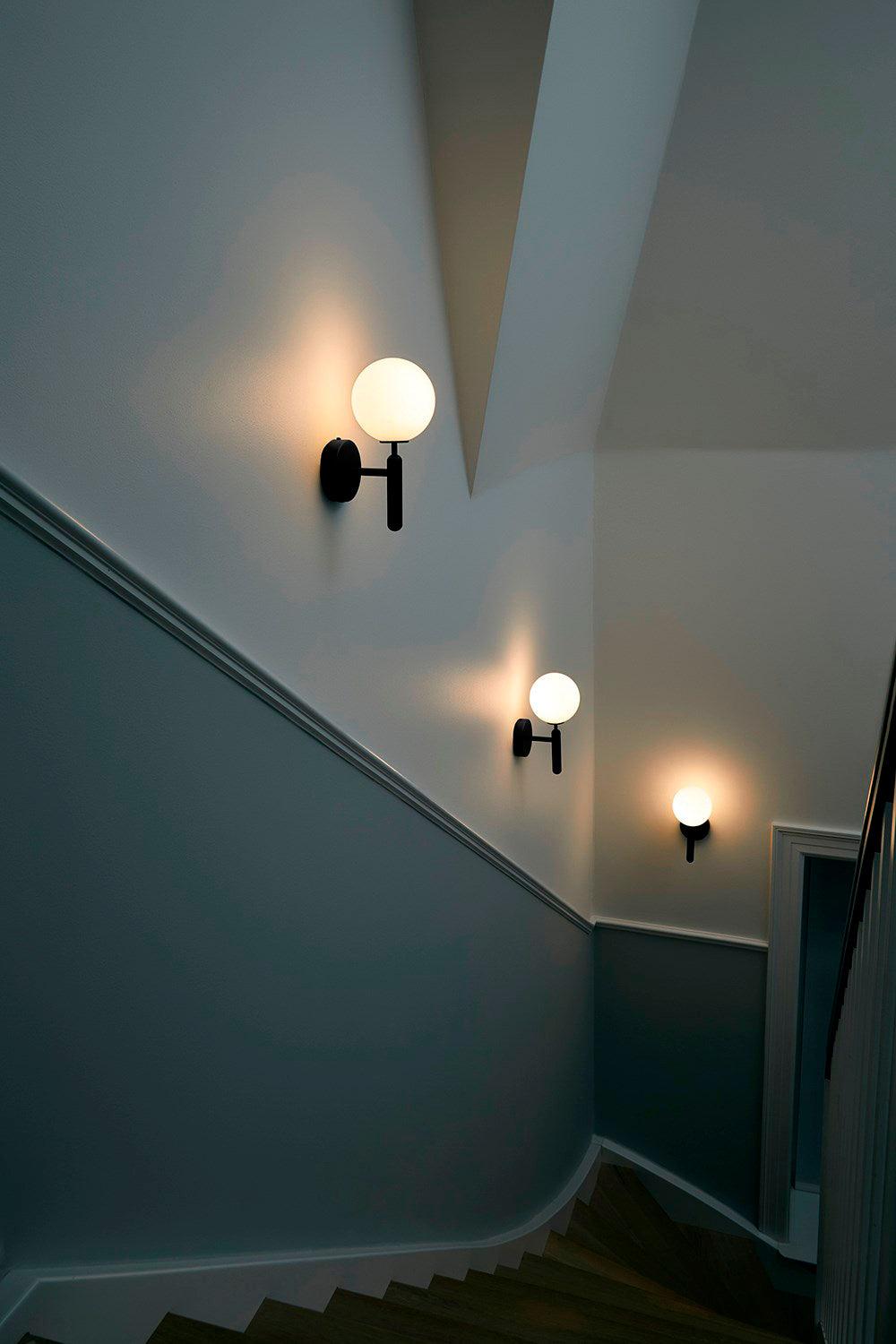 Culorara zeitgenössische minimalistische Wandleuchte aus Messing