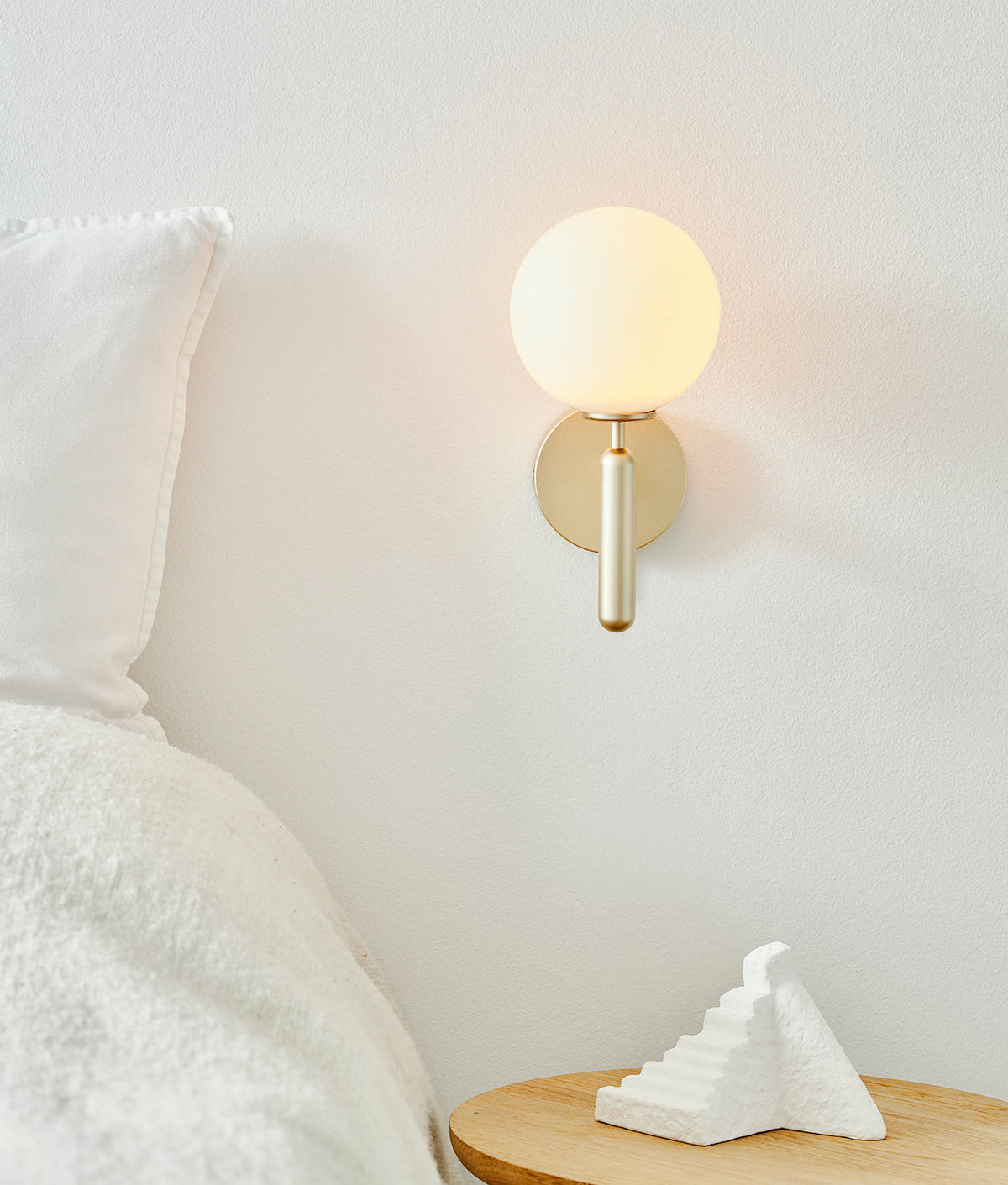 Kynlo Wandleuchte Mit Stecker Transparent Optisches Glas Kugel Nordisch Minimalistisch für Schlafzimmer