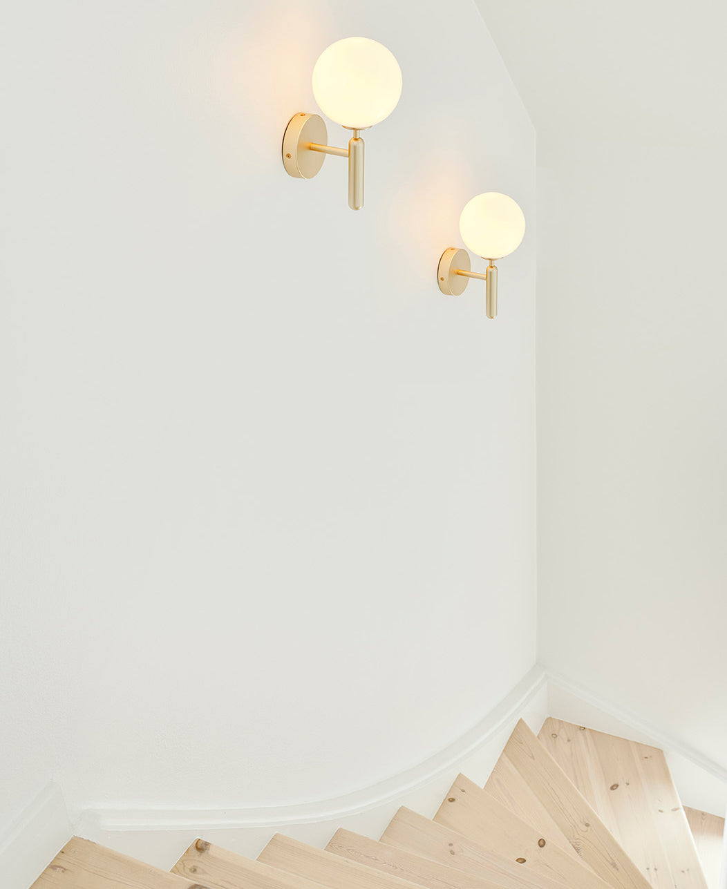 Kynlo Wandleuchte Mit Stecker Transparent Optisches Glas Kugel Nordisch Minimalistisch für Schlafzimmer