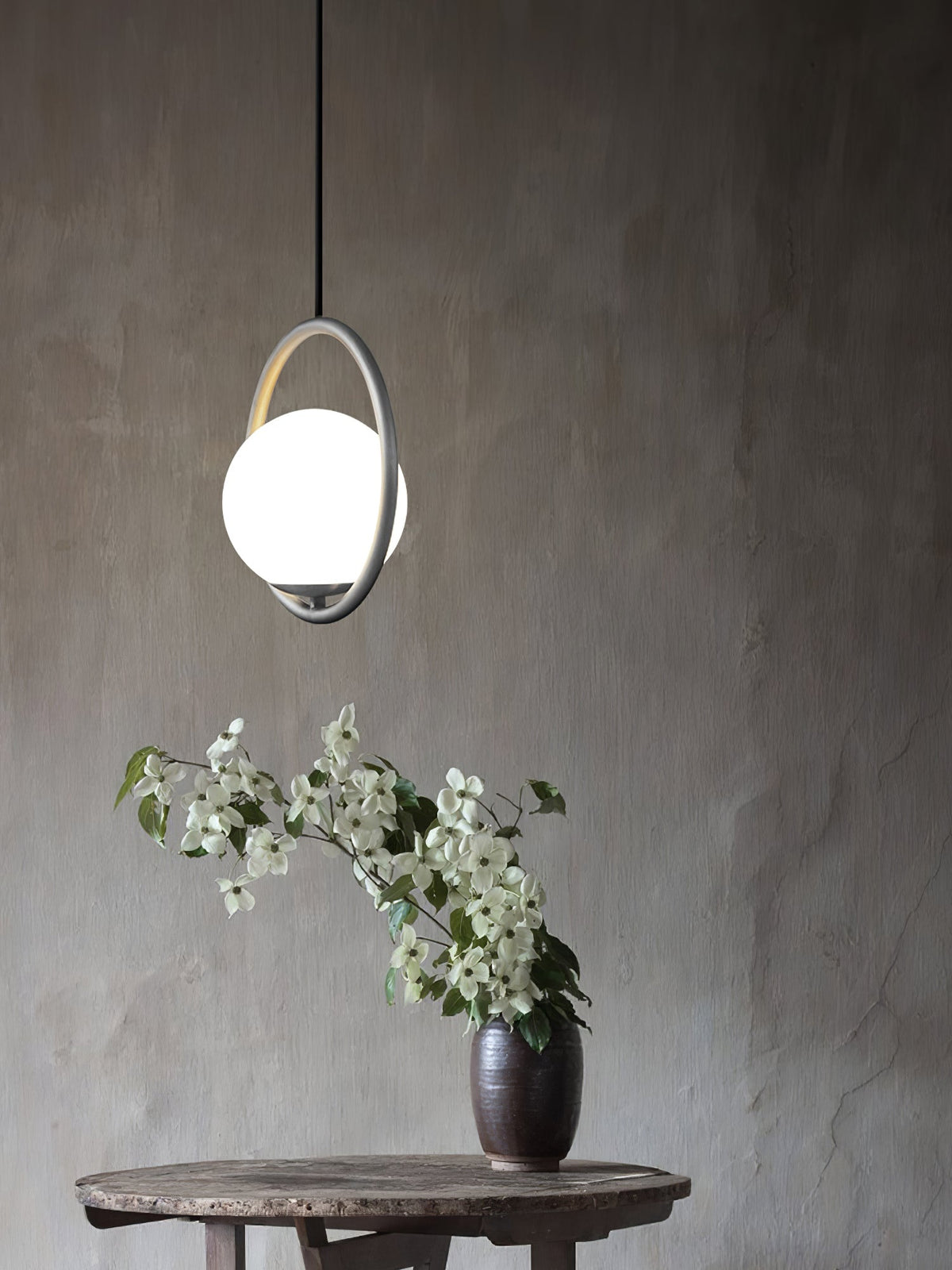 Orieria Pendelleuchte aus Messing im modernen Ringdesign