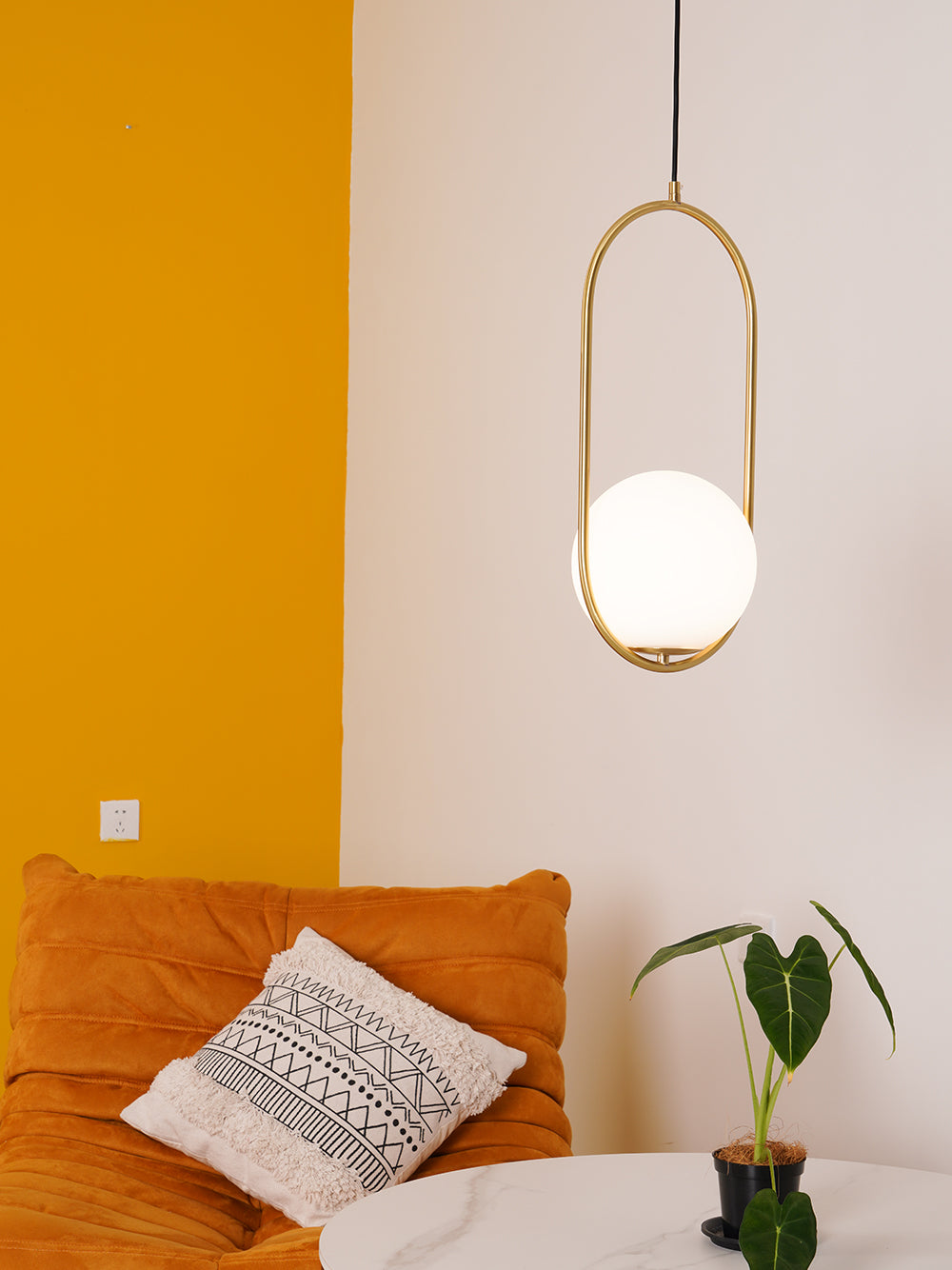 Orieria Pendelleuchte aus Messing im modernen Ringdesign