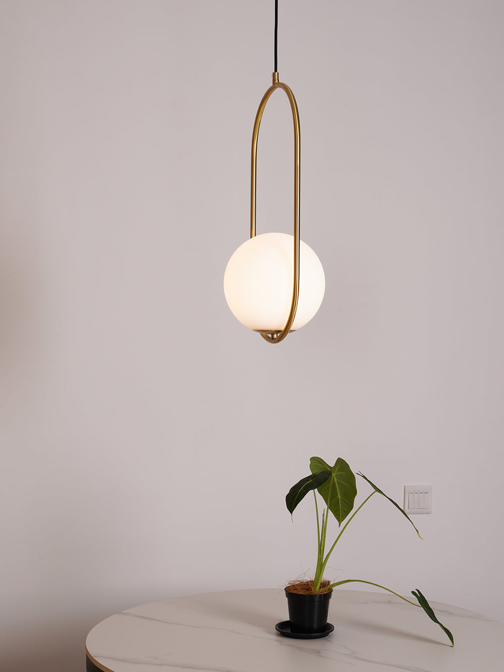 Orieria Pendelleuchte aus Messing im modernen Ringdesign