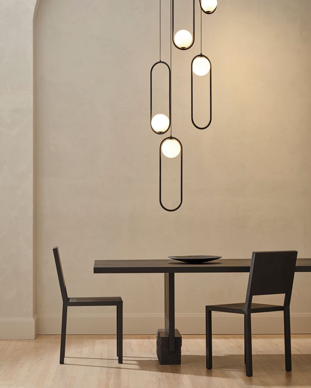 Orieria Pendelleuchte aus Messing im modernen Ringdesign