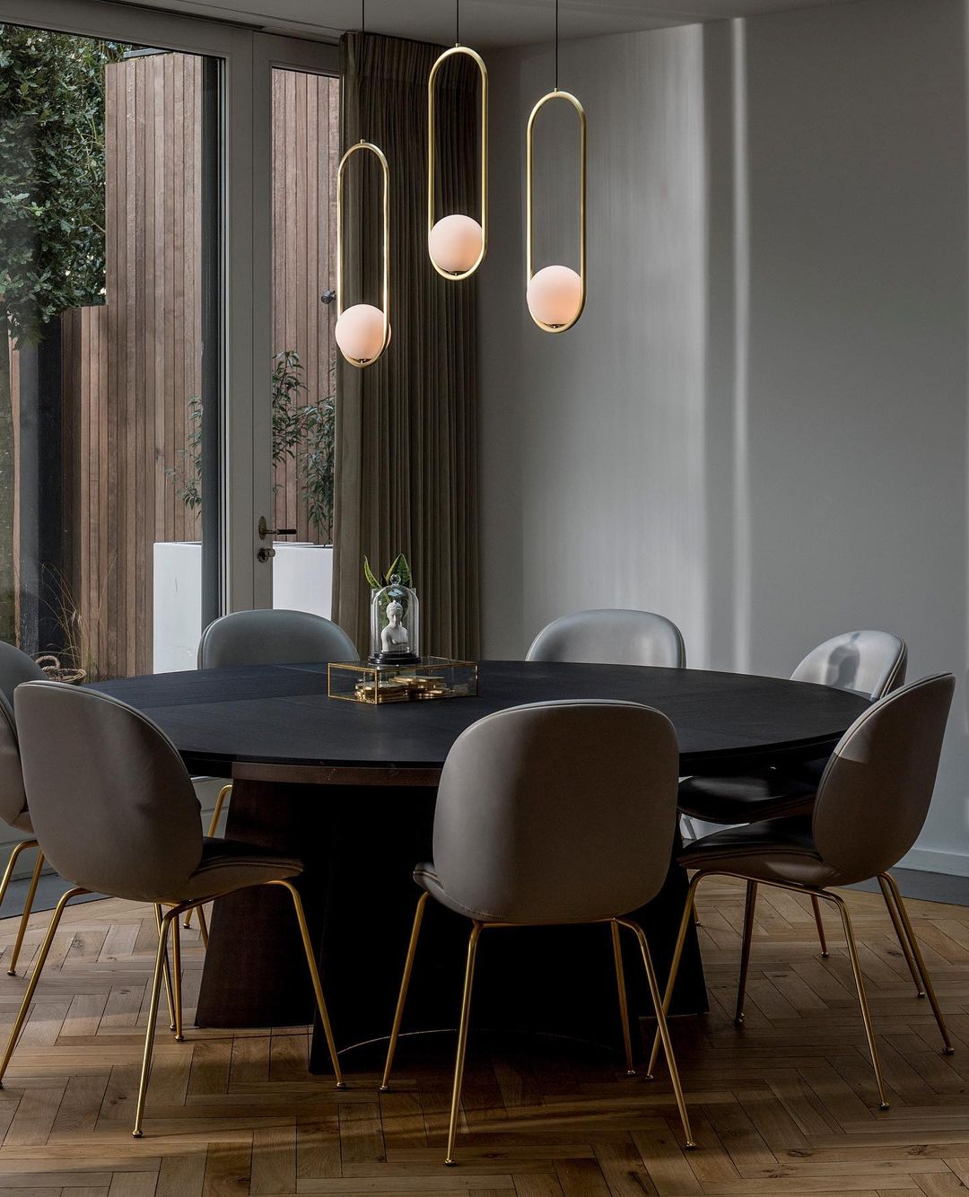 Orieria Pendelleuchte aus Messing im modernen Ringdesign