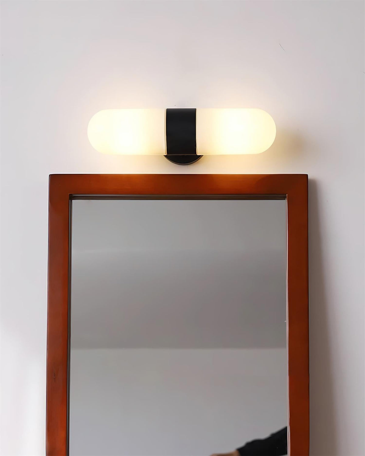 Wandleuchte aus Metall und Glas, moderner minimalistischer vertikaler Sockel für das Schlafzimmer | Cielum