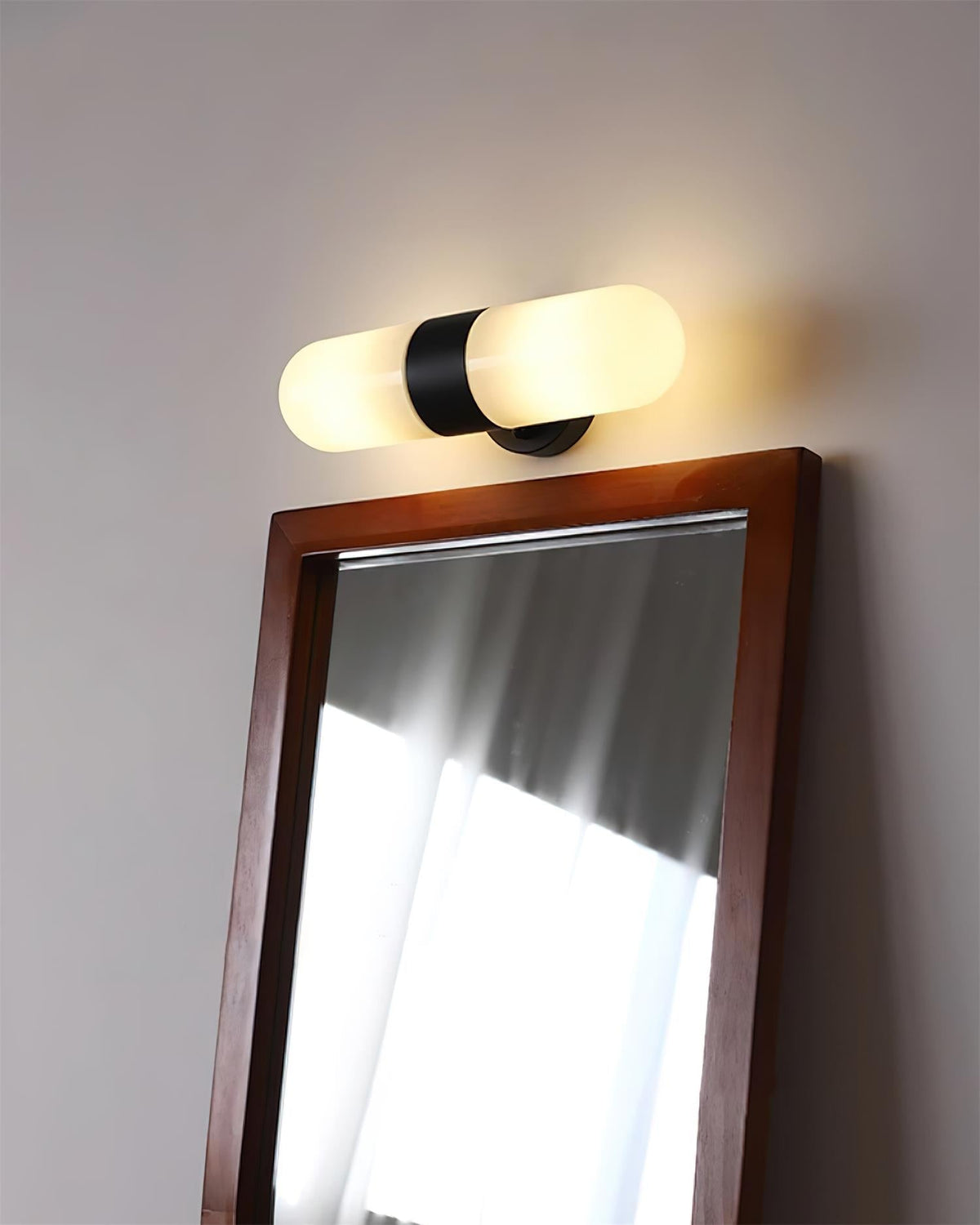 Wandleuchte aus Metall und Glas, moderner minimalistischer vertikaler Sockel für das Schlafzimmer | Cielum