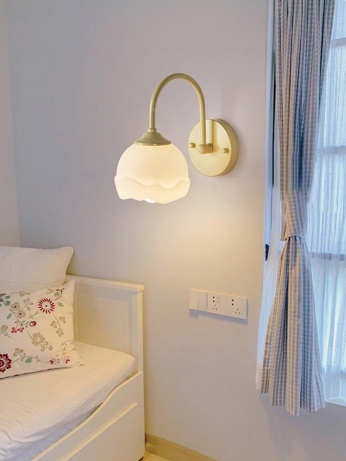 Velorenne Wandleuchte aus Glas in elegantem Design