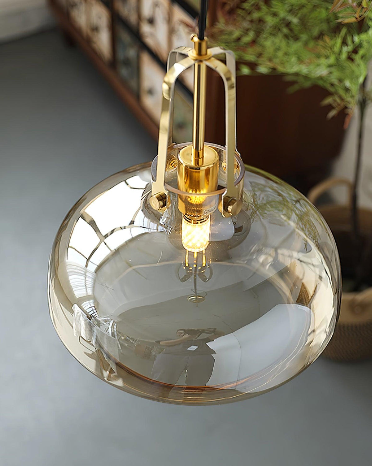 Liorarise Bernsteinfarben Pendelleuchte aus Glas mit Messing-Fittings
