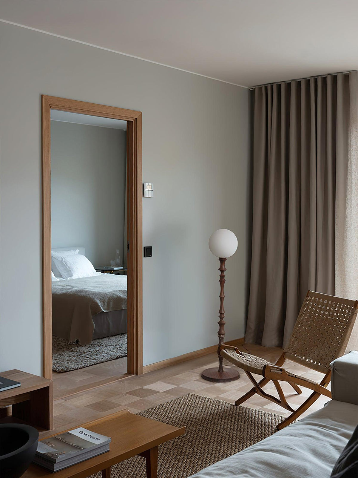 Vilten elegante Stehleuchte aus Holz
