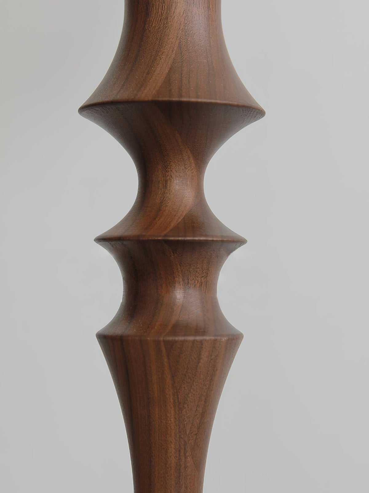 Vilten elegante Stehleuchte aus Holz