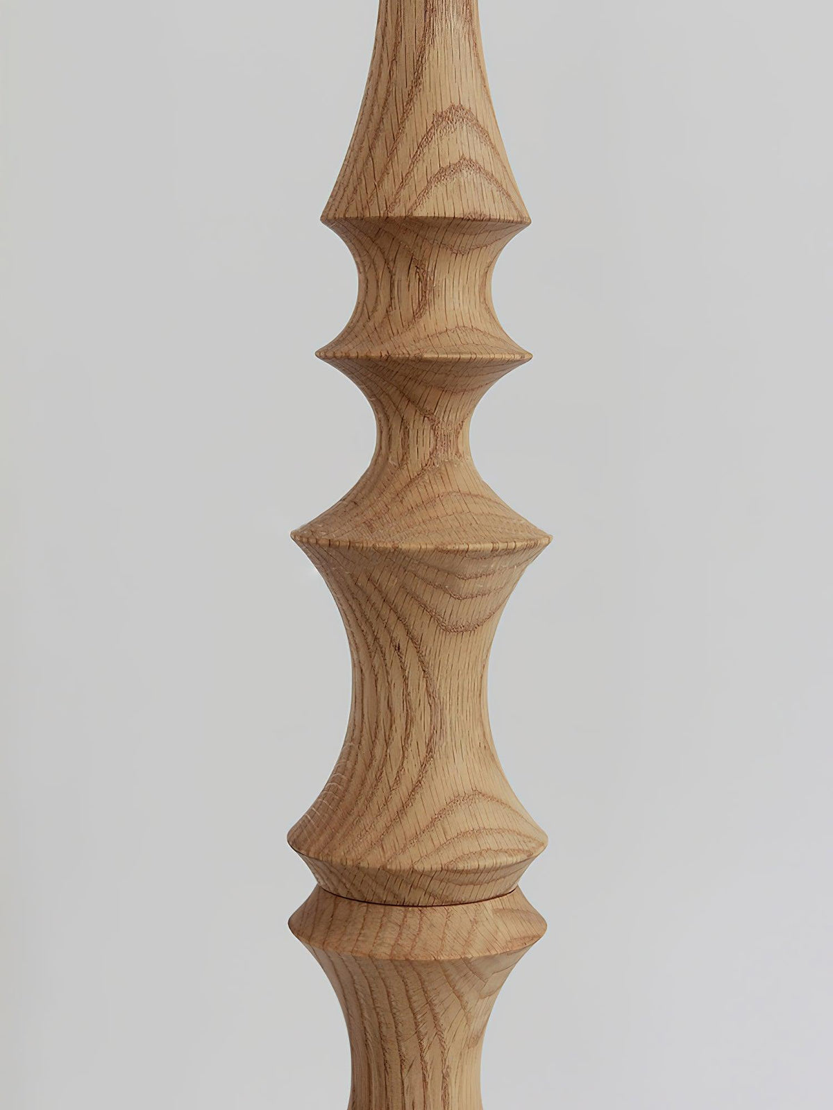 Vilten elegante Stehleuchte aus Holz