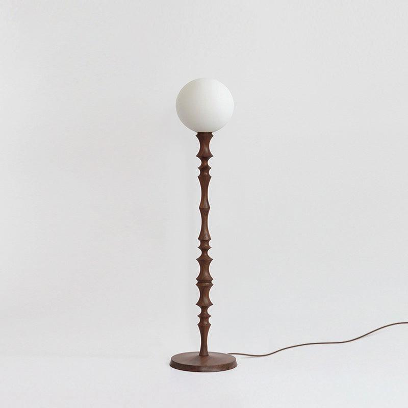 Vilten elegante Stehleuchte aus Holz