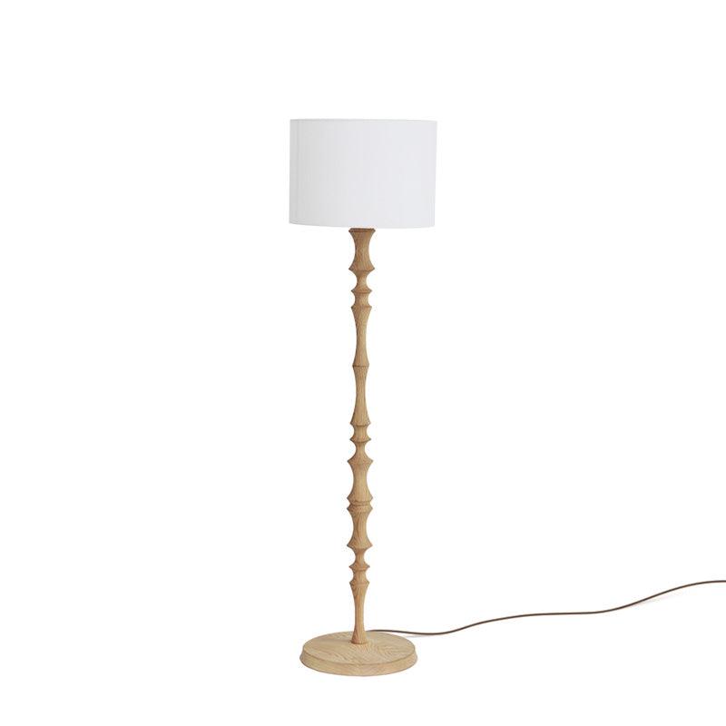 Vilten elegante Stehleuchte aus Holz