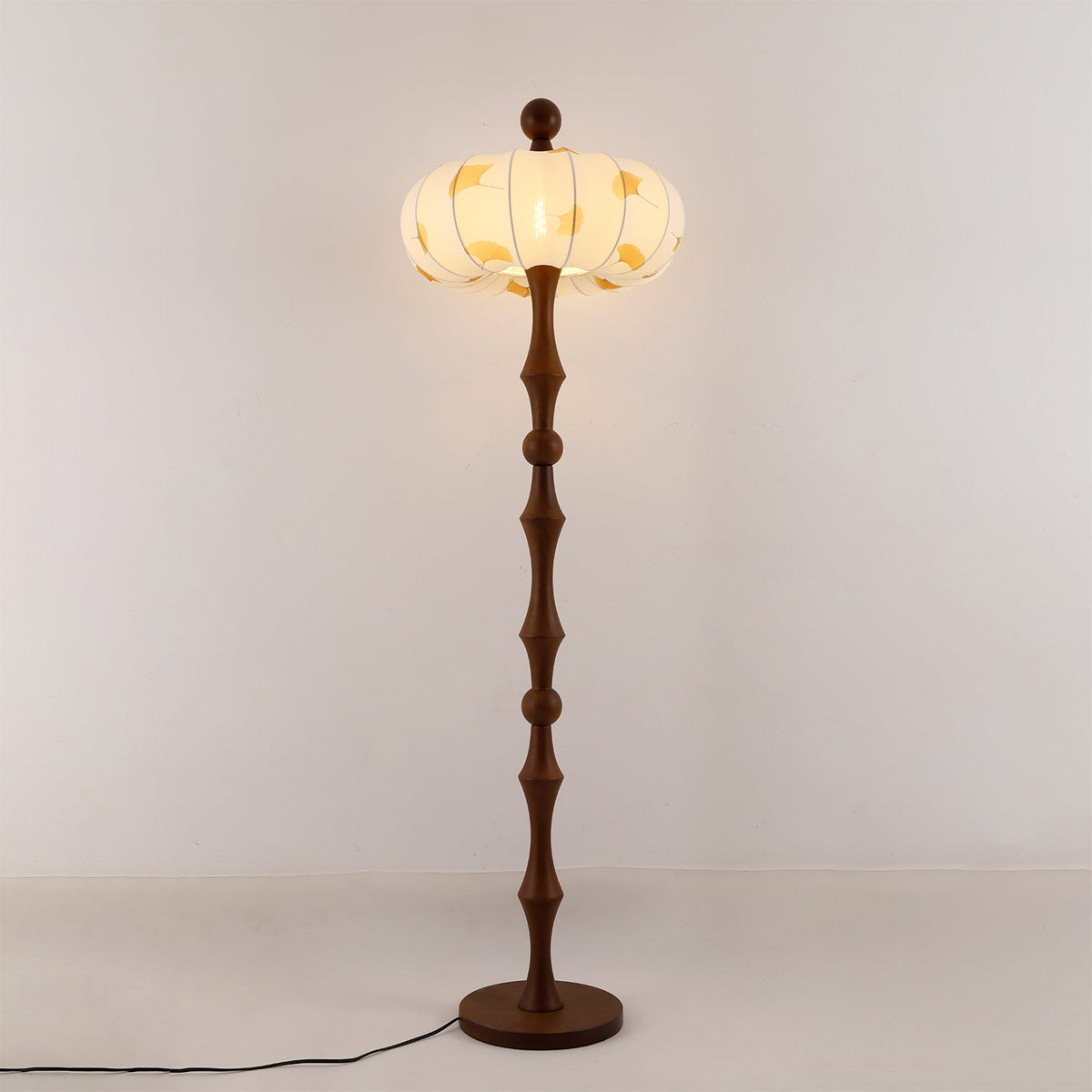 Breen Holz-Stoff-Klassiker-Stehleuchte