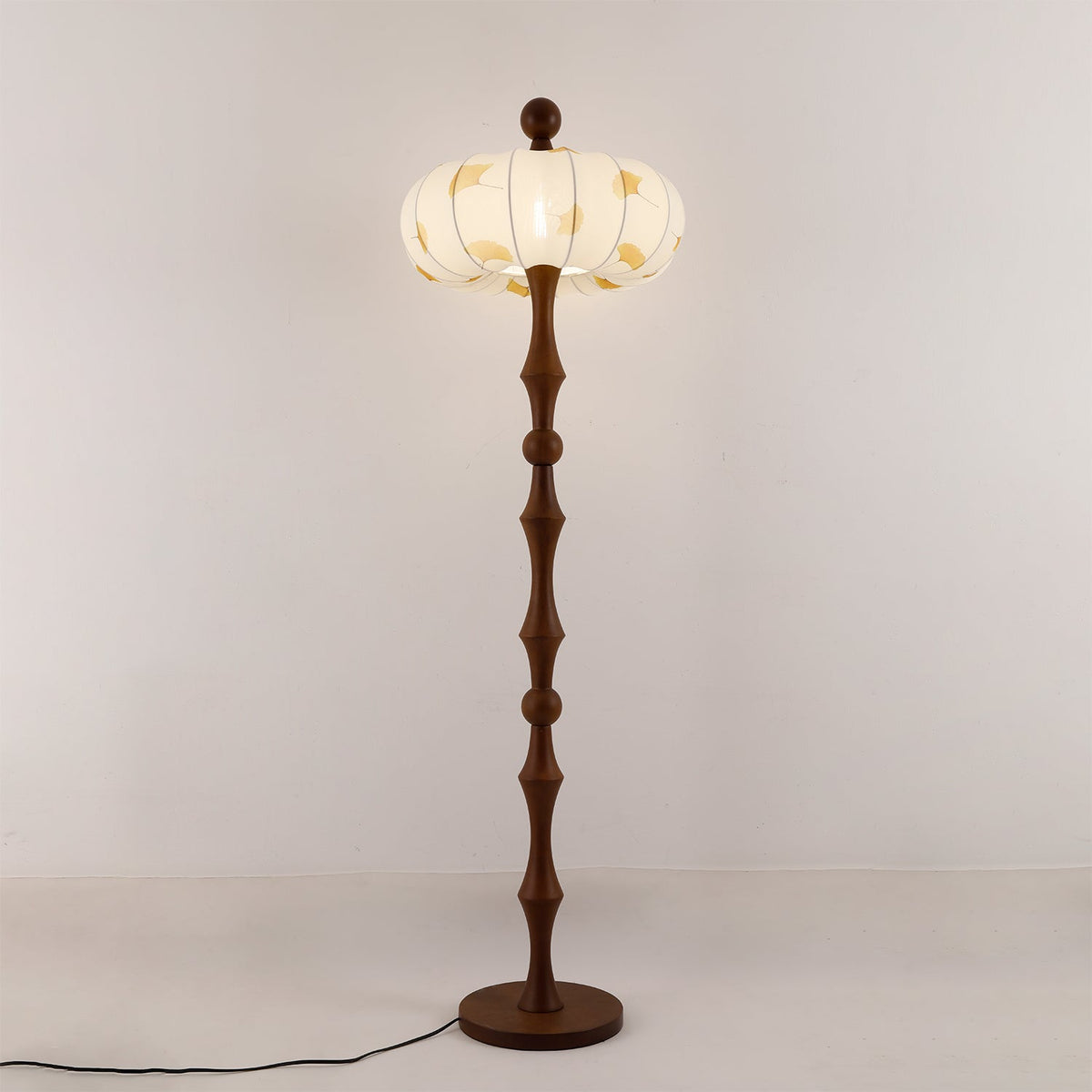 Breen Holz-Stoff-Klassiker-Stehleuchte