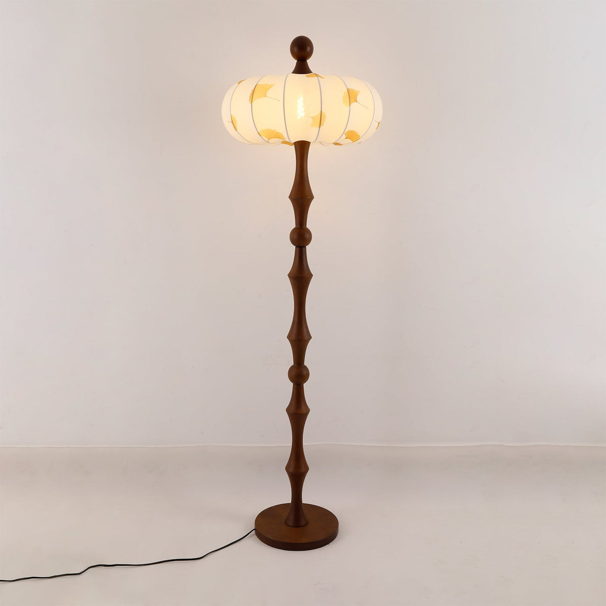 Breen Holz-Stoff-Klassiker-Stehleuchte