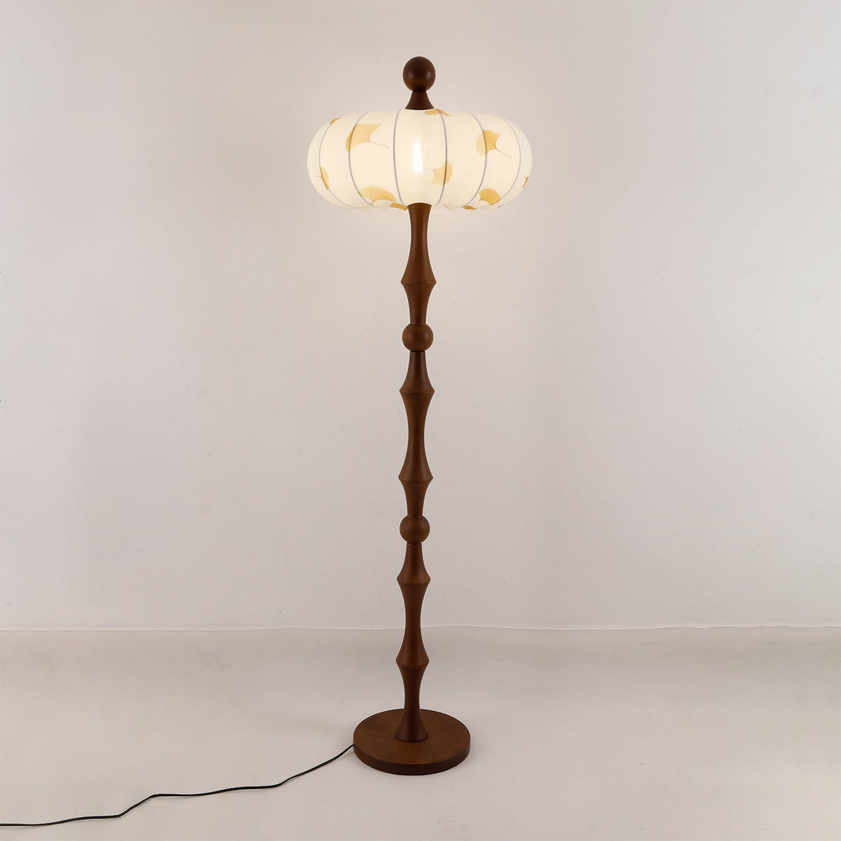 Breen Holz-Stoff-Klassiker-Stehleuchte