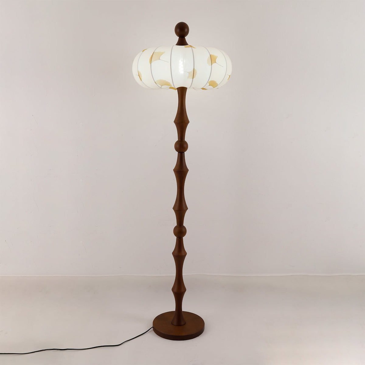 Breen Holz-Stoff-Klassiker-Stehleuchte