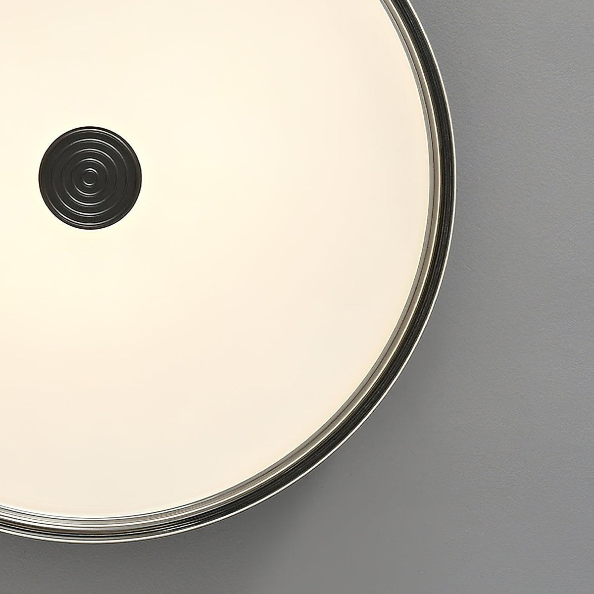 Halo Deckenleuchte aus Messing im Fashion-Design