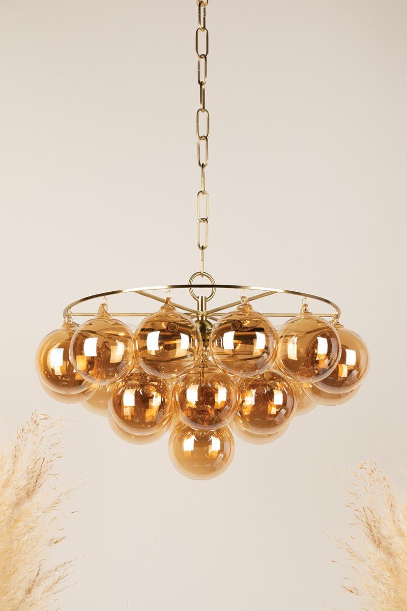 Velineon Kronleuchter aus transparentem Glas in Kugelform, gealtertes Messing, elegant